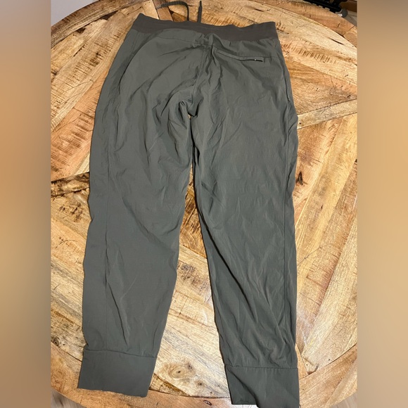 💚 3 for $15 Athleta Trekkie north jogger - Picture 5 of 7